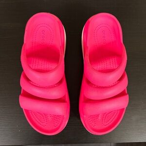 Crocs Mega Crush - Hot Pink - Size 8